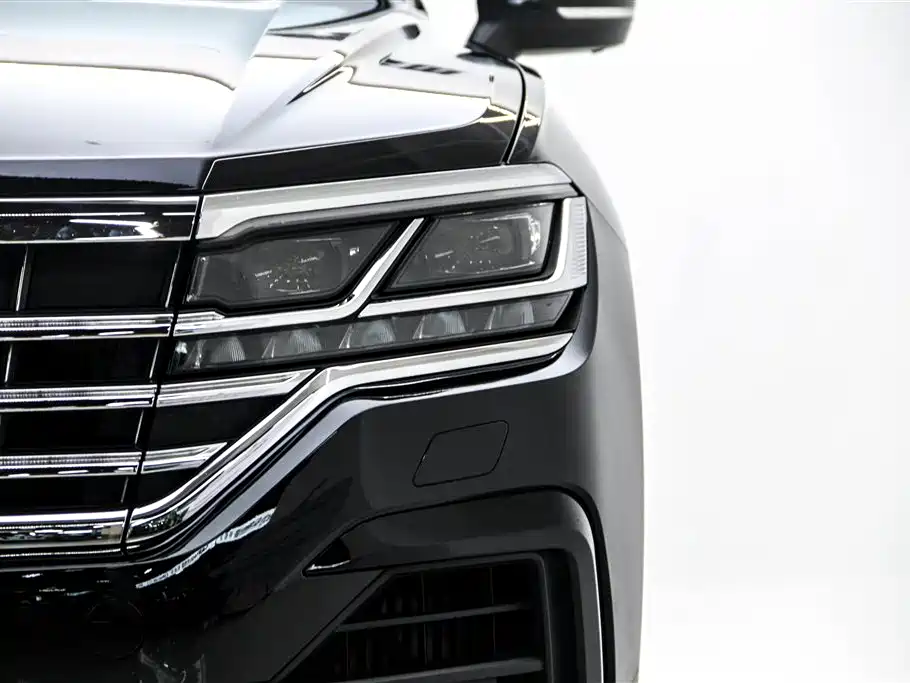 Volkswagen Touareg 2023 — фото 10