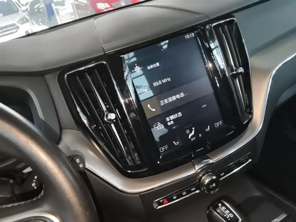 Volvo XC60 2019 — фото 13