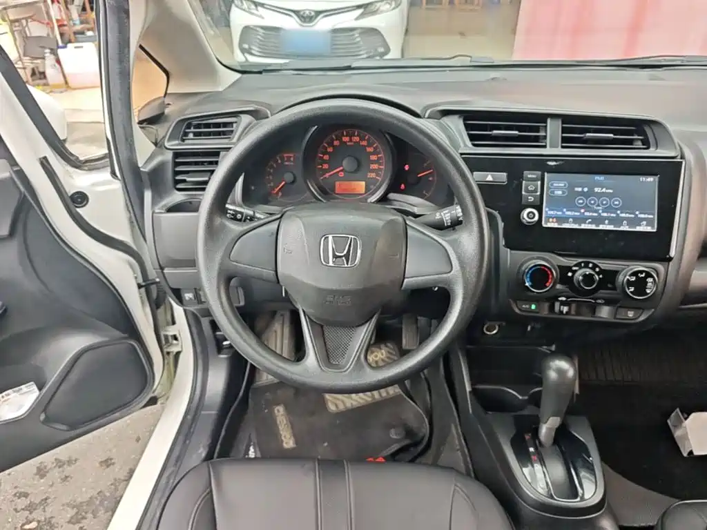 Honda Fit 2018 — фото 11