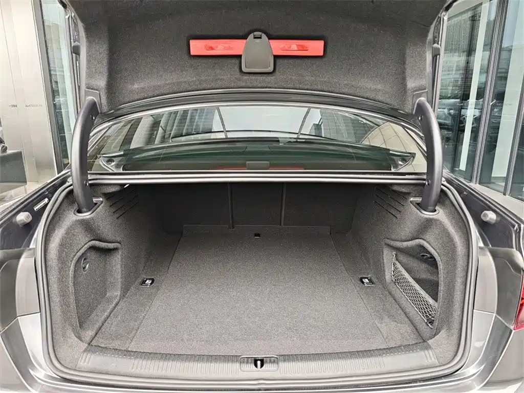 Audi A4L 2022 — фото 9