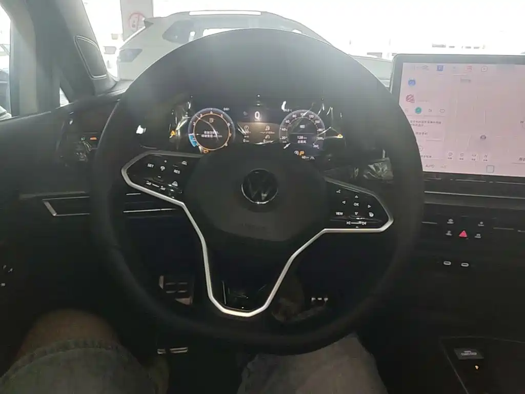 Volkswagen Golf 2025