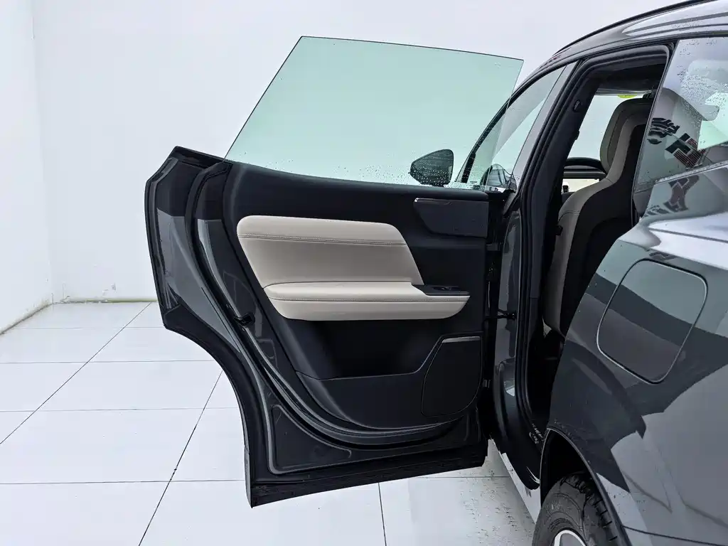 Volvo XC70 PHEV 2026 — фото 19