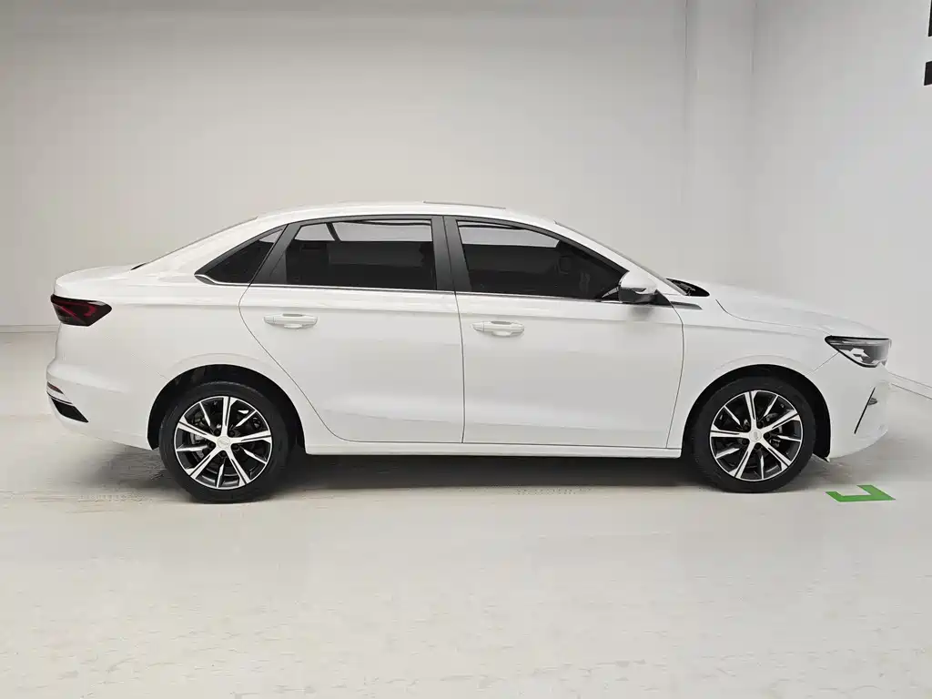 Geely Emgrand 2023