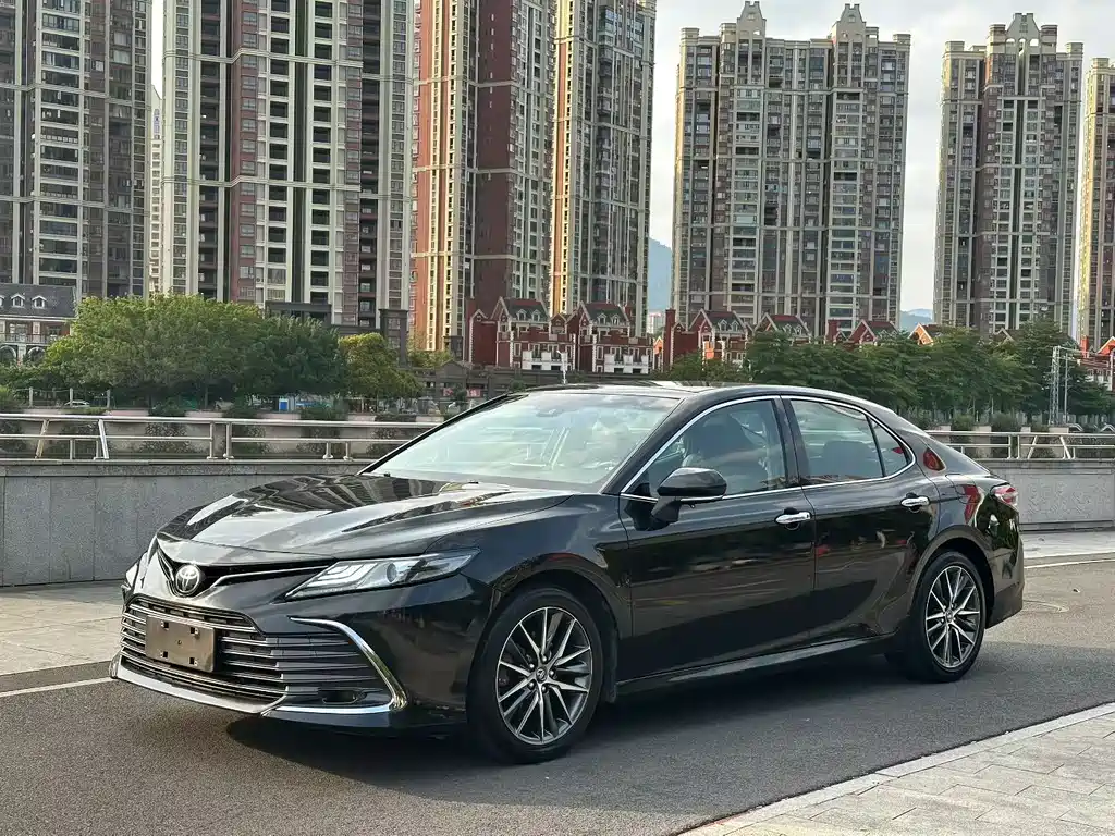 Toyota Camry 2021 — фото 1