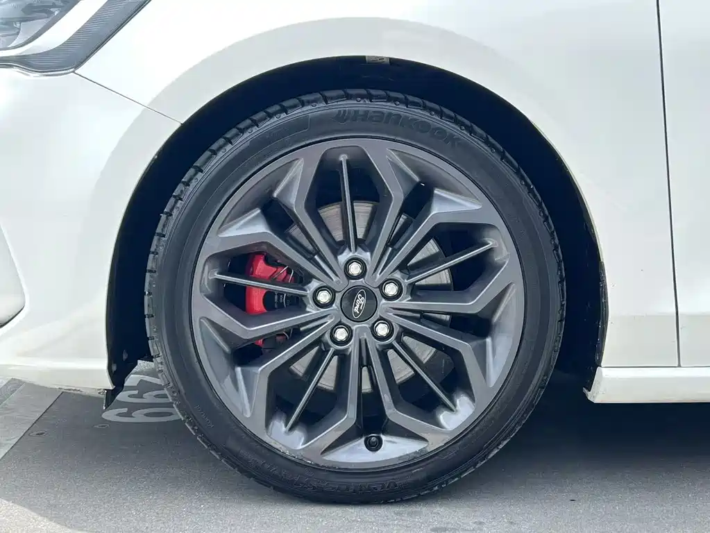 Ford Focus 2022 — фото 11