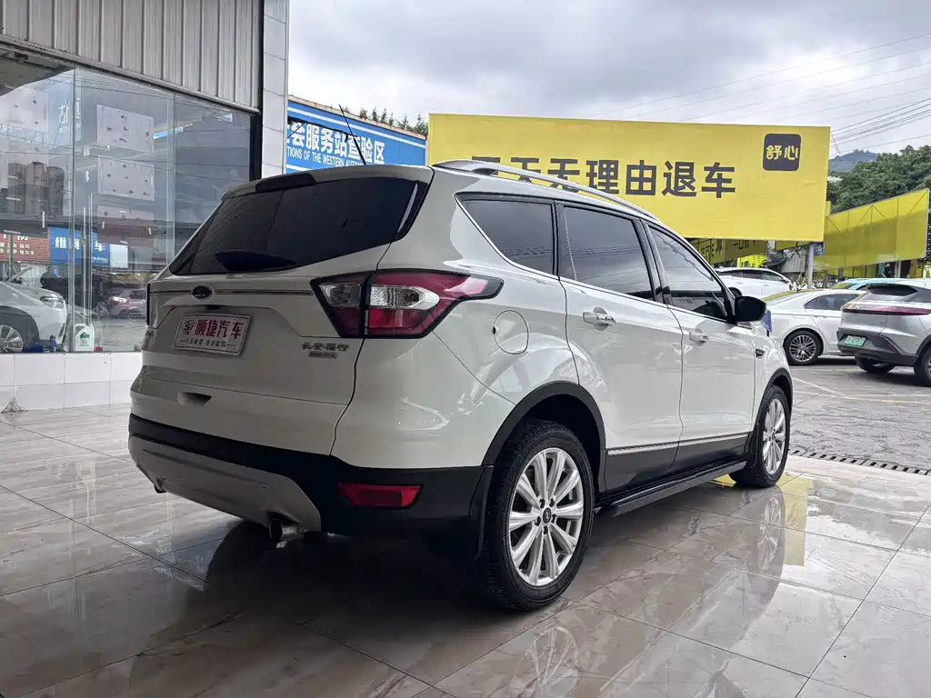 Ford Kuga 2016 — фото 11