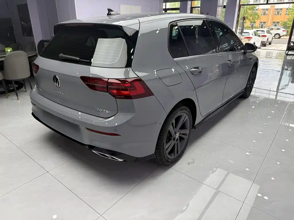 Volkswagen Golf 2024