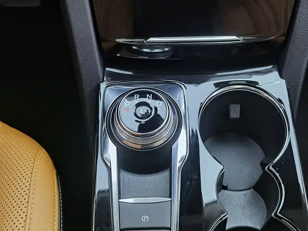Ford Escape 2020 — фото 13