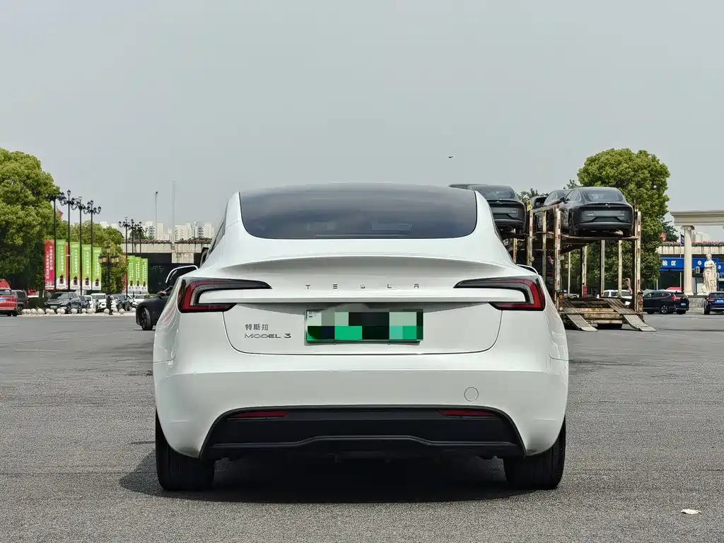 Tesla Model 3 2024