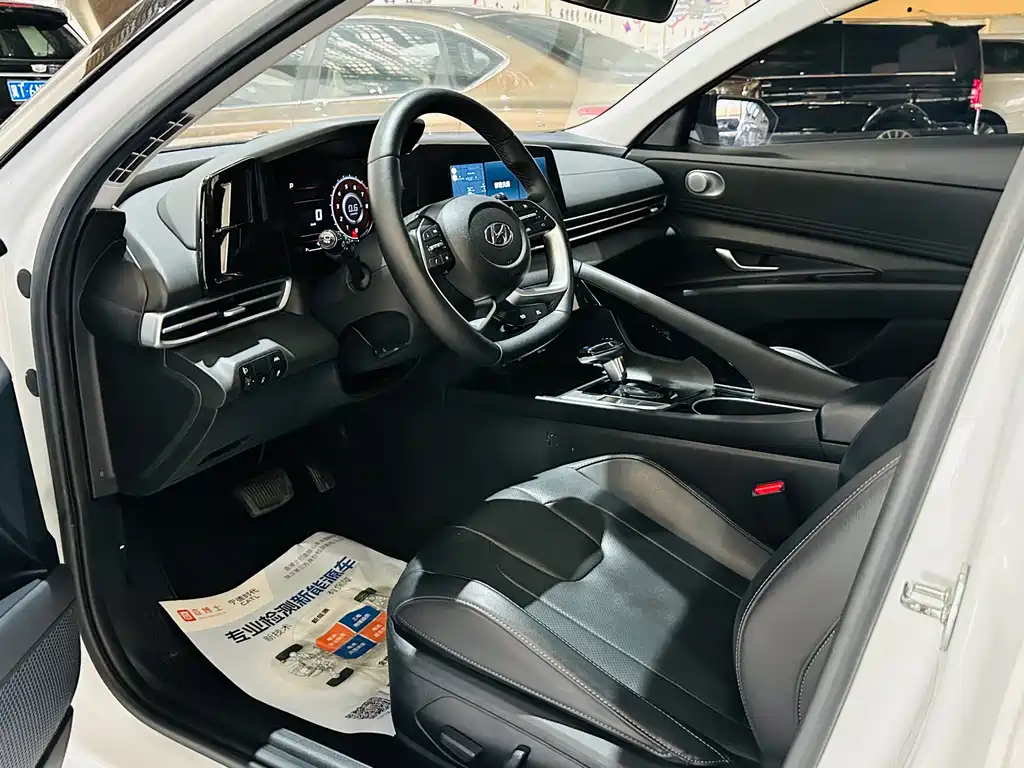 Hyundai Elantra 2022