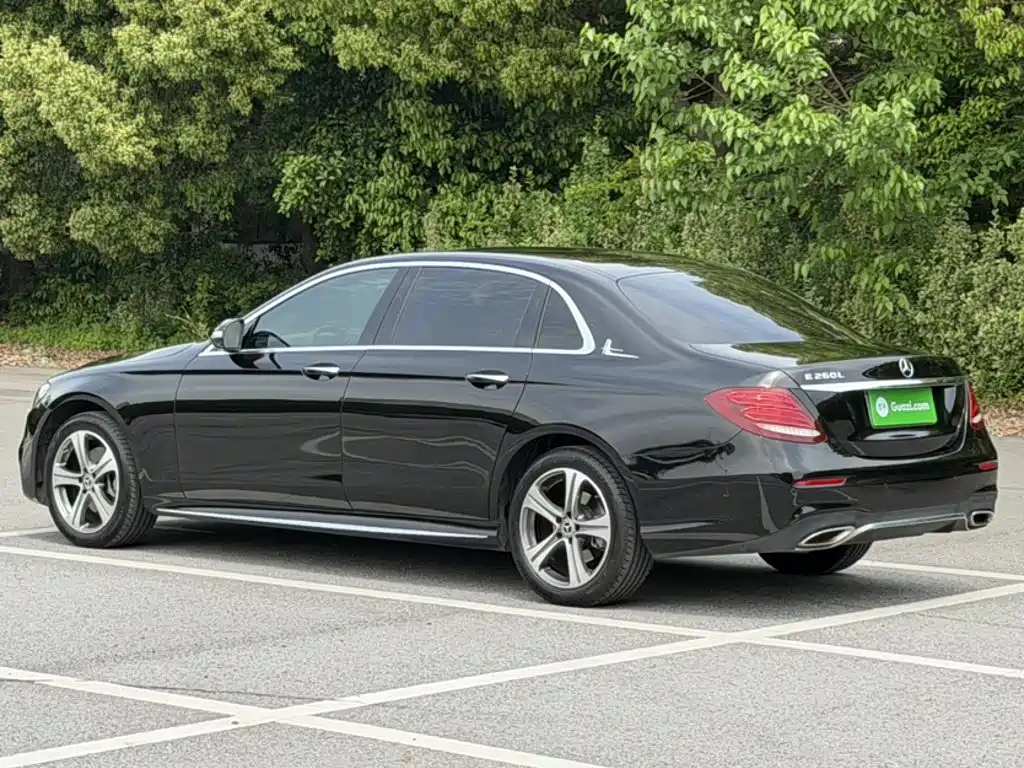 Mercedes-Benz E-Class 2019 — фото 25