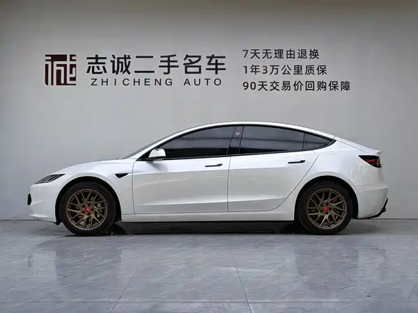 Tesla Model 3 2024