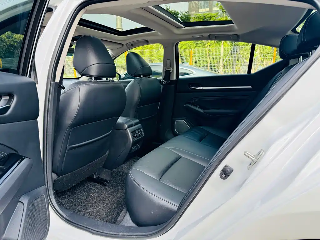 Nissan Teana 2024