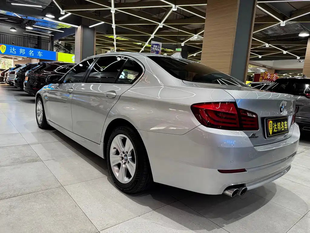 BMW 5 Series 2011 — фото 14