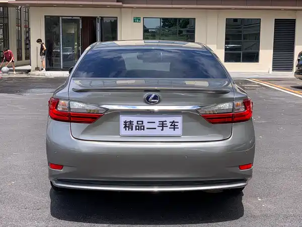 Lexus ES 2016