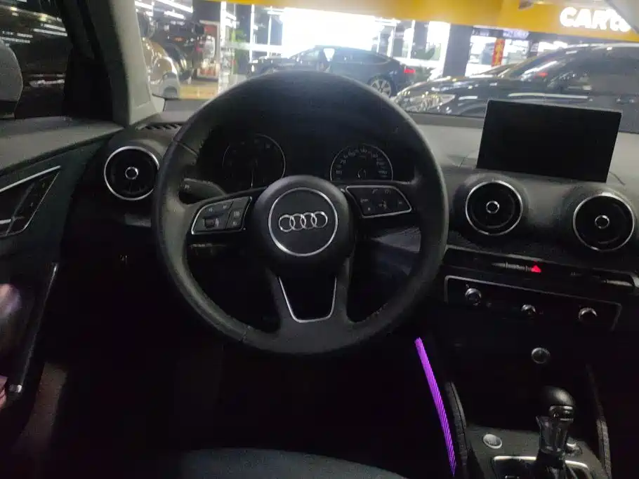 Audi Q2L 2021 — фото 15
