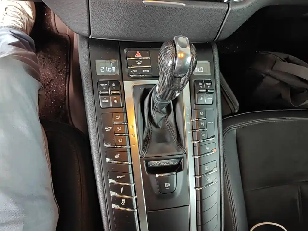 Porsche Macan 2015 — фото 14