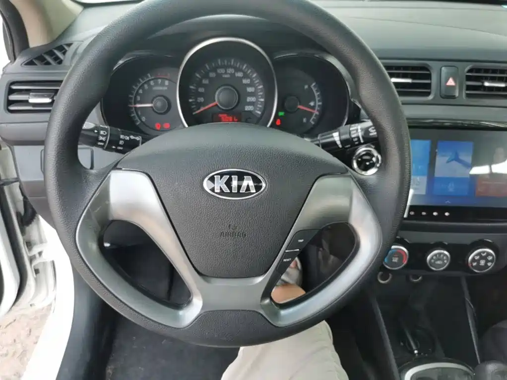 Kia K2 2017 — фото 11