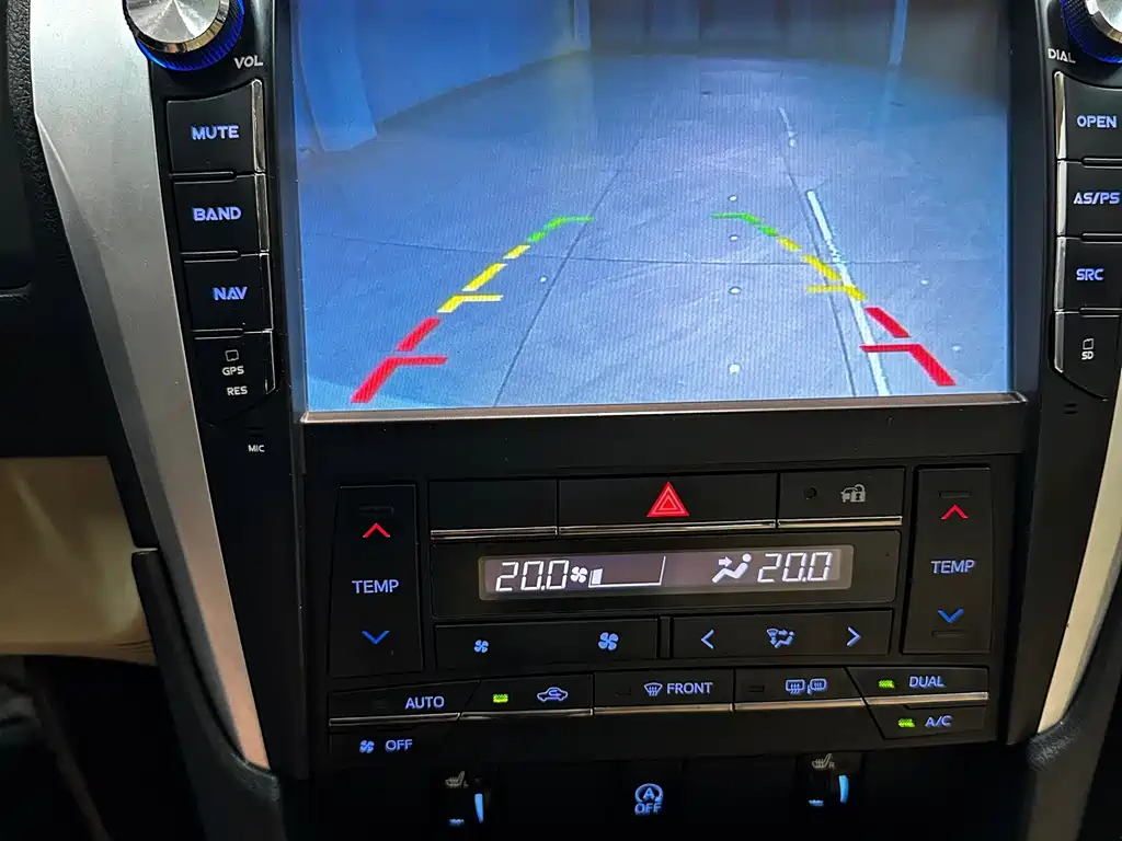 Toyota Camry 2017 — фото 13