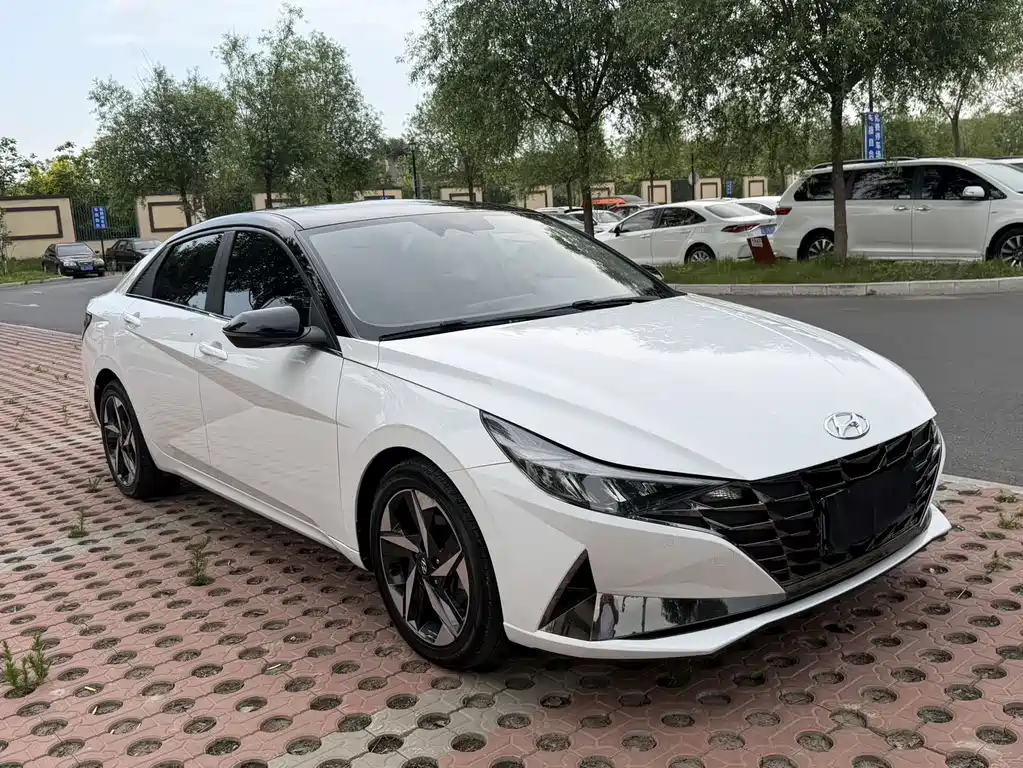 Hyundai Elantra 2022