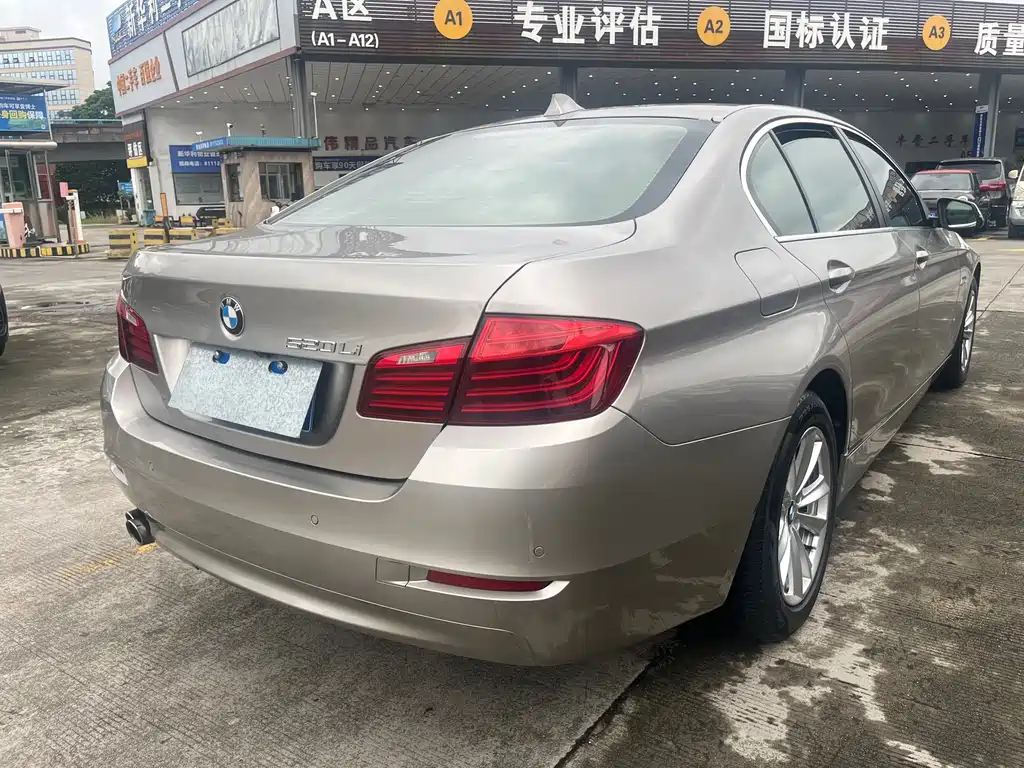 BMW 5 Series 2015 — фото 13