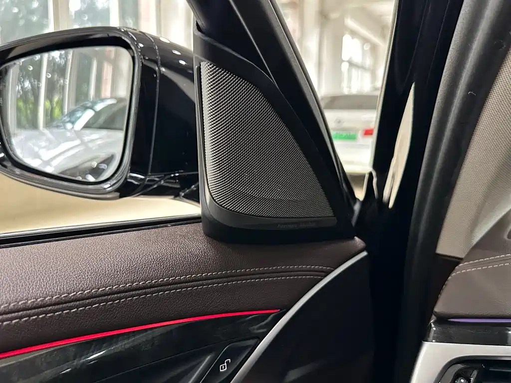 BMW 5 Series 2021 — фото 11