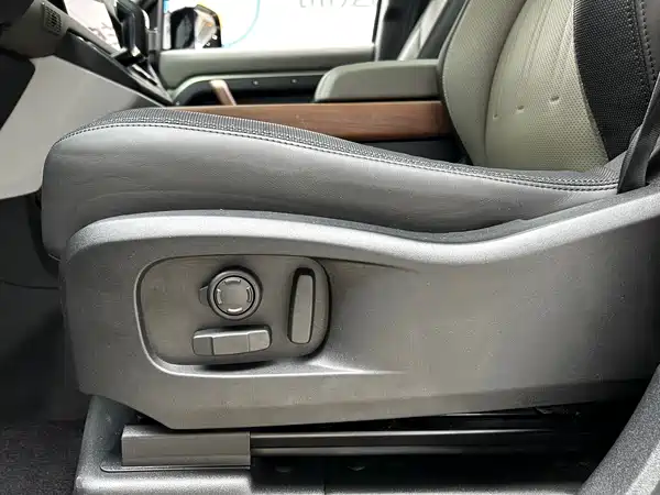 Land Rover Defender 2022