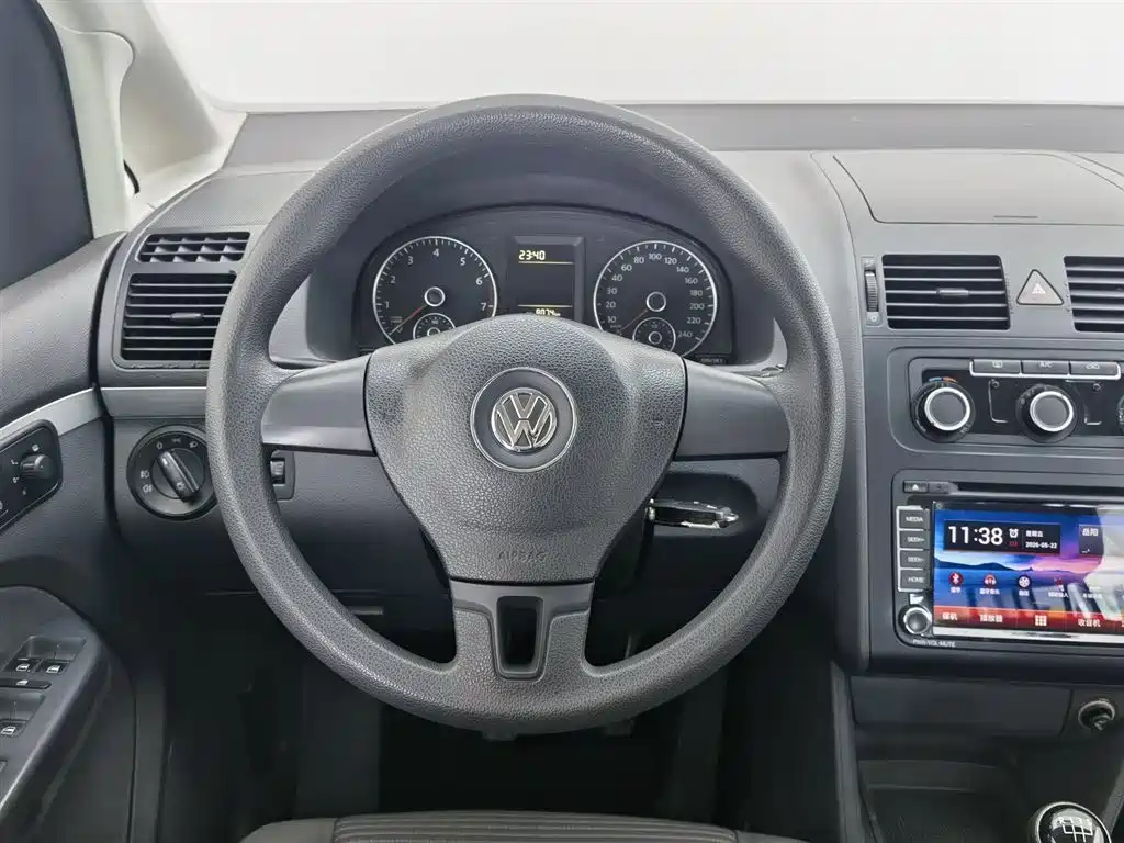 Volkswagen Touran 2015 — фото 11
