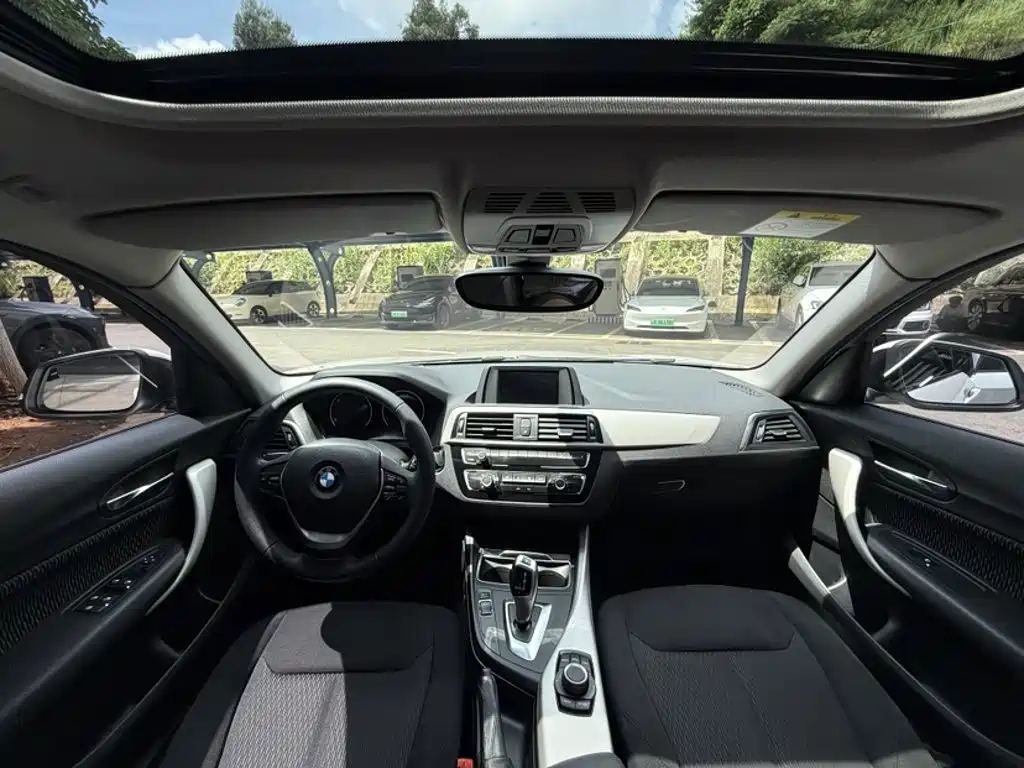 BMW 1 Series 2018 — фото 16