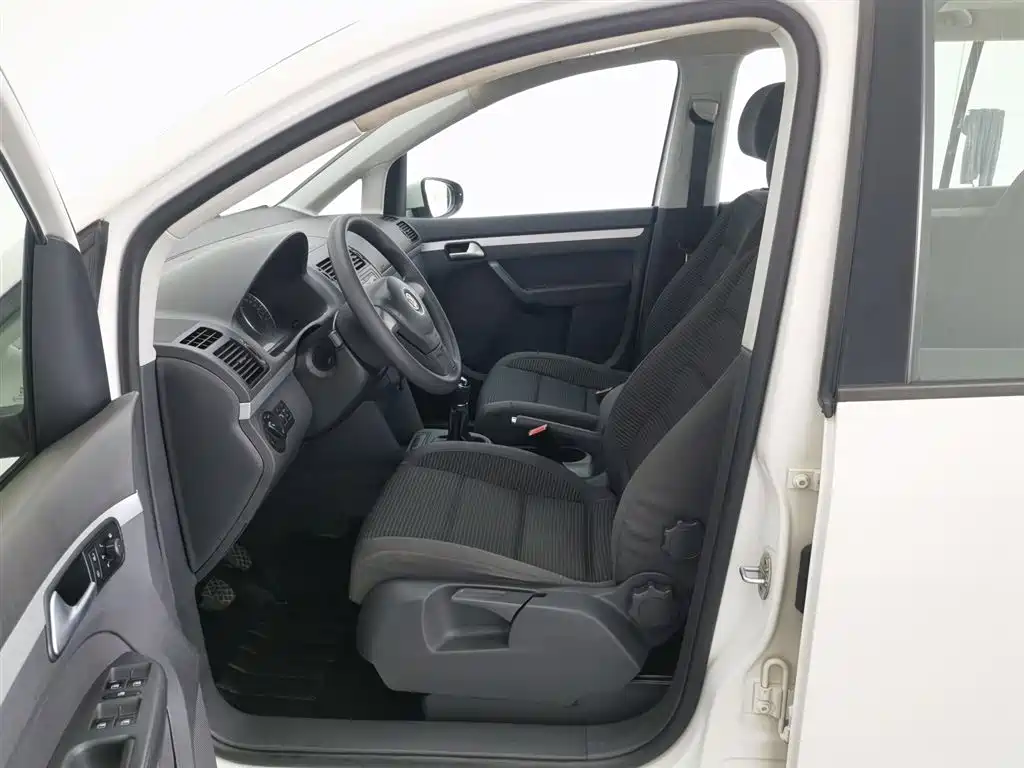 Volkswagen Touran 2015 — фото 10