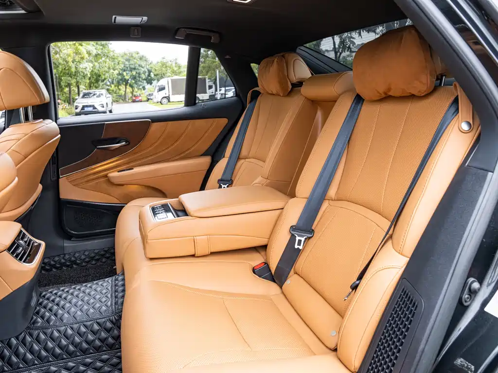 Lexus LS 2023 — фото 12