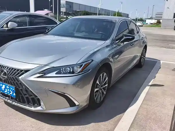 Lexus ES 2024