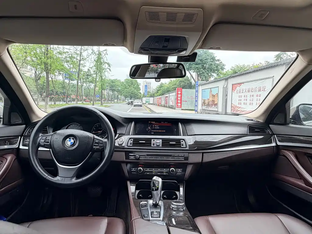 BMW 5 Series 2016 — фото 10