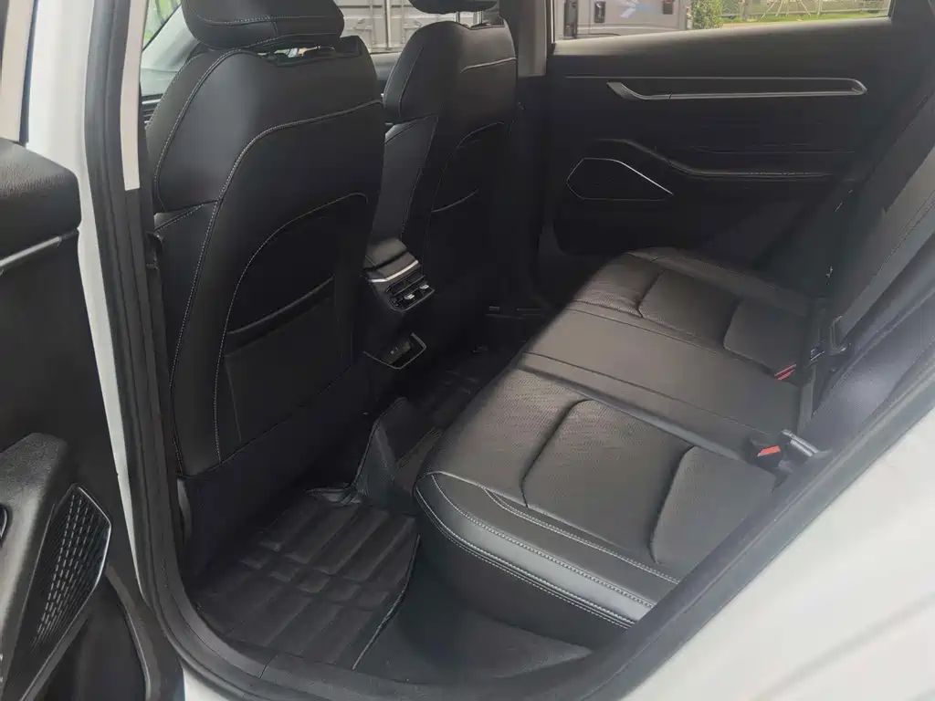 Geely Emgrand 2023