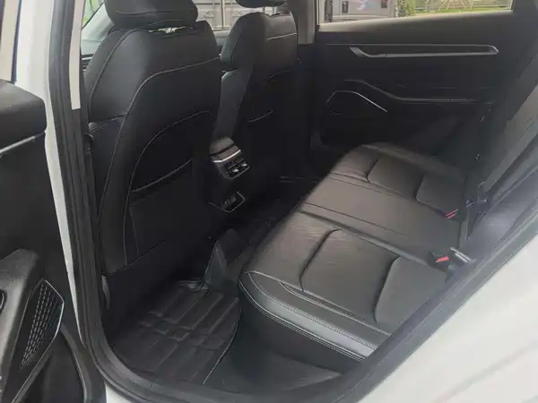 Geely Emgrand 2023