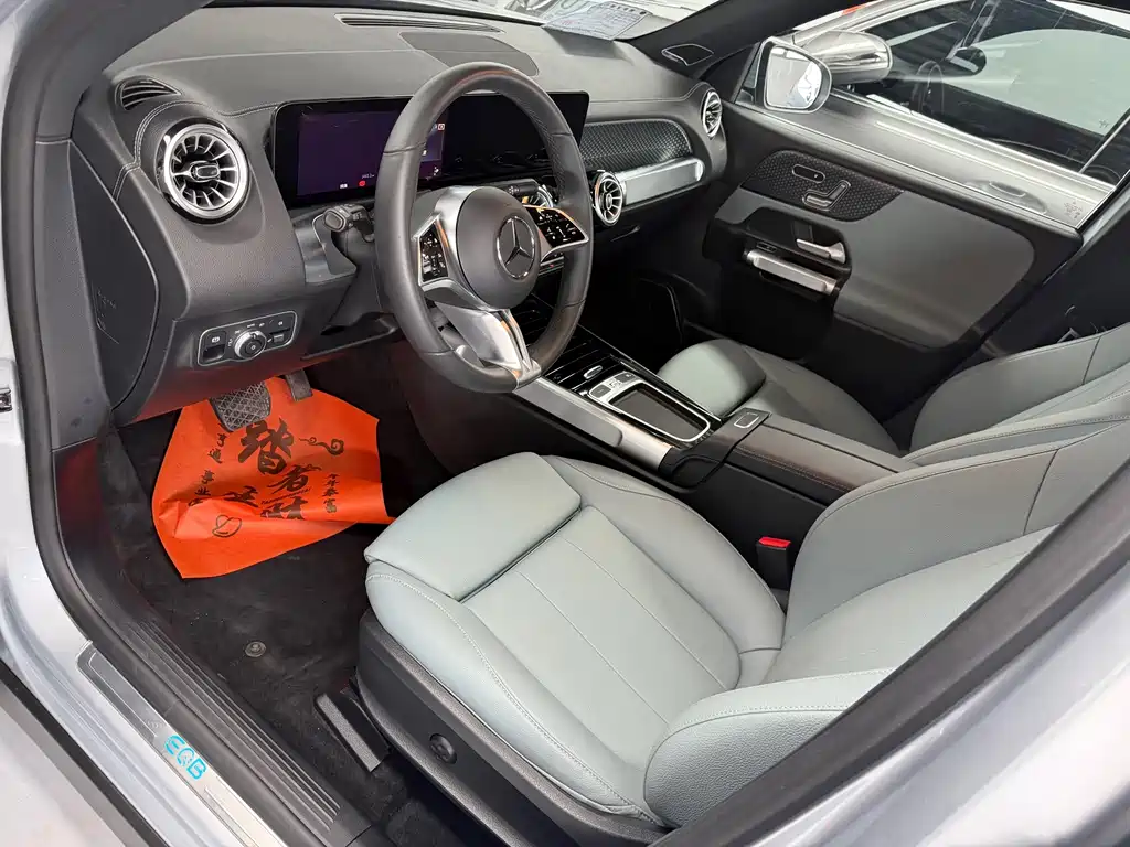 Mercedes-Benz EQB 2025