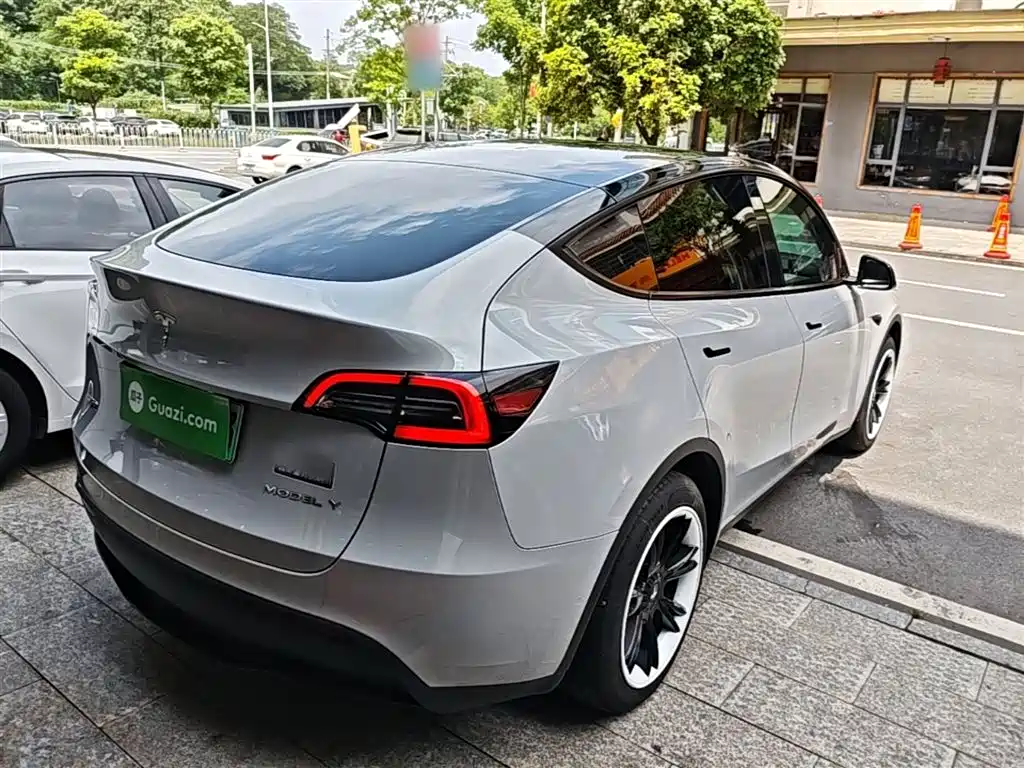 Tesla Model Y 2023 — фото 7
