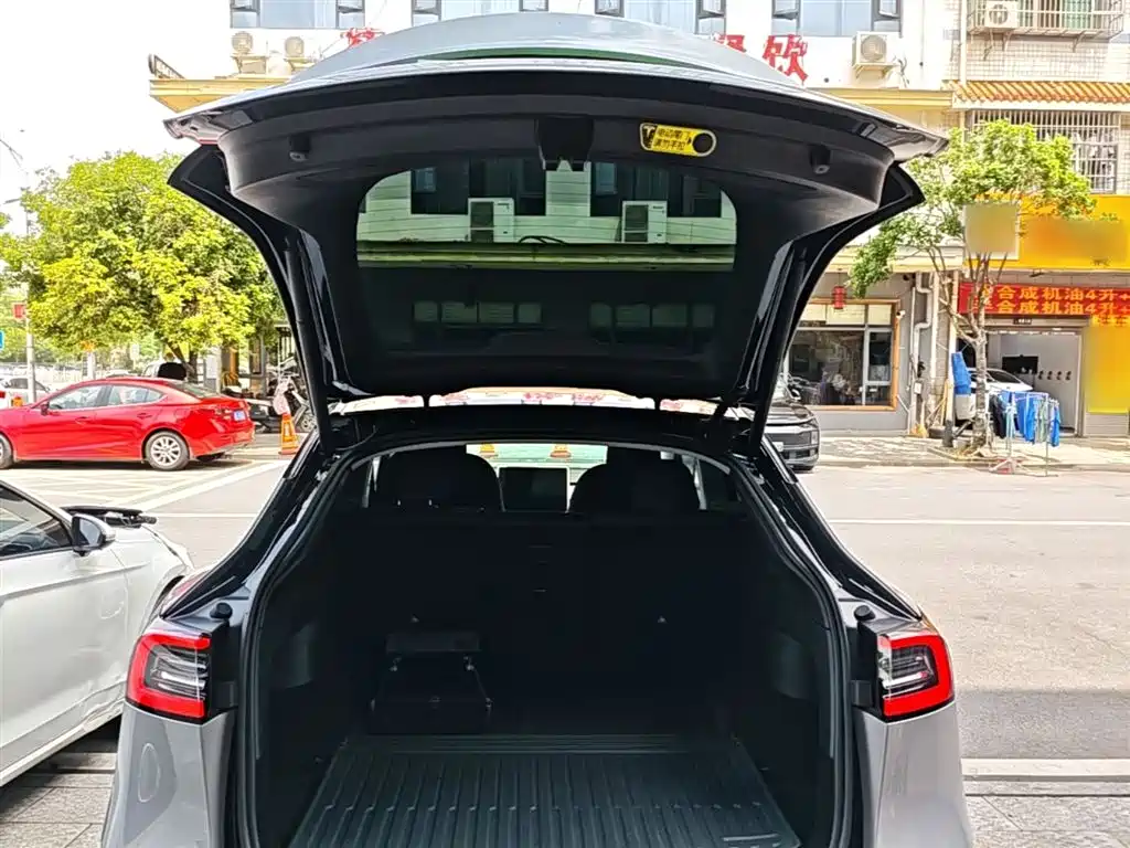 Tesla Model Y 2023 — фото 19