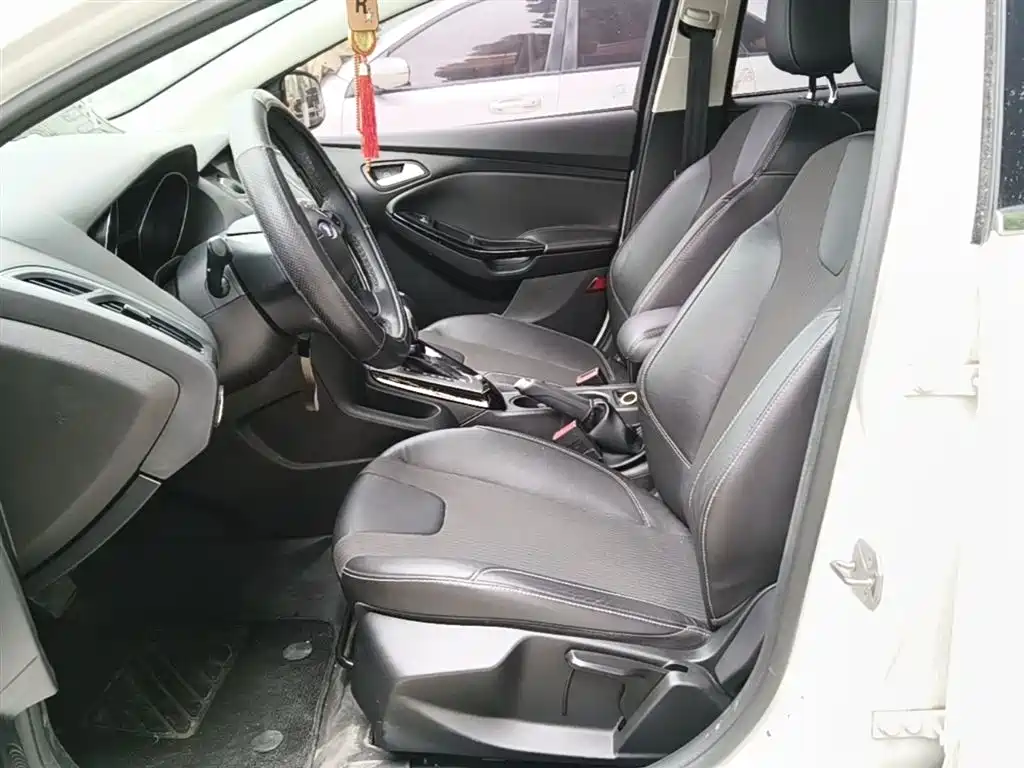Ford Focus 2015 — фото 15