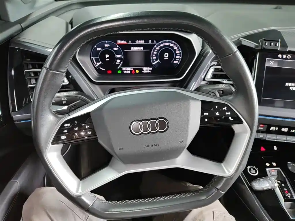 Audi Q4 e-tron 2024 — фото 11