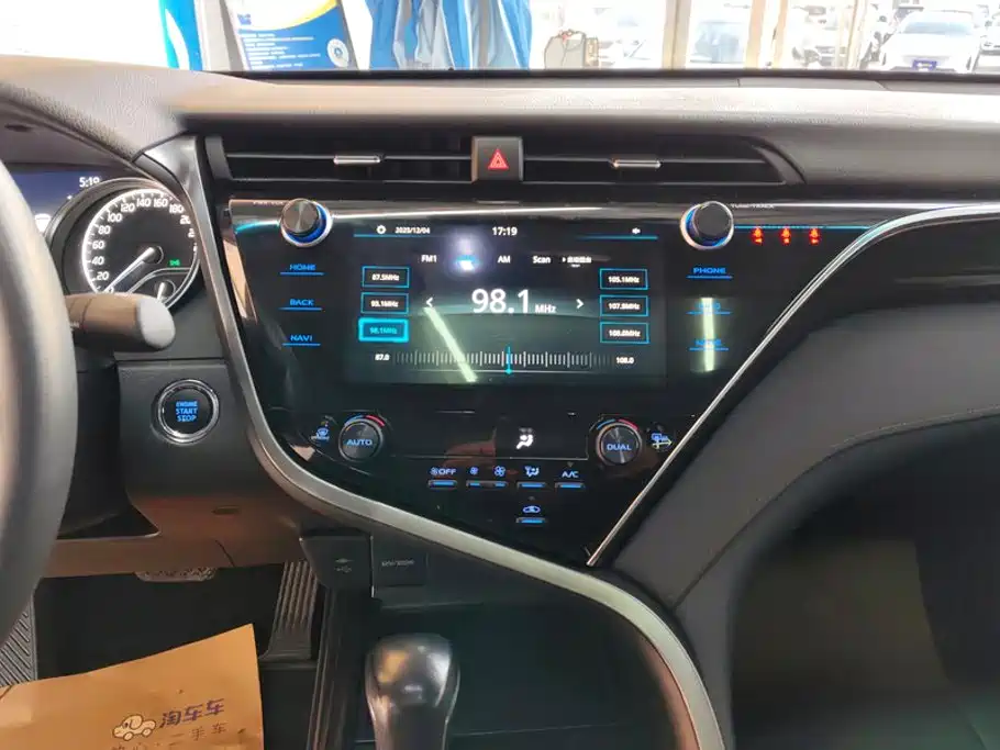 Toyota Camry 2021 — фото 13