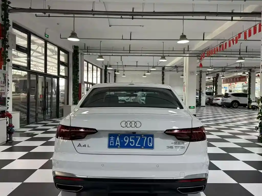 Audi A4L 2021