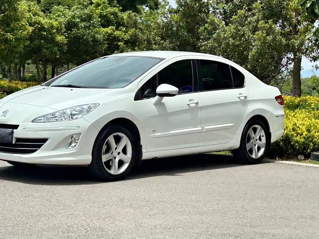 Peugeot 408 2014 — фото 1