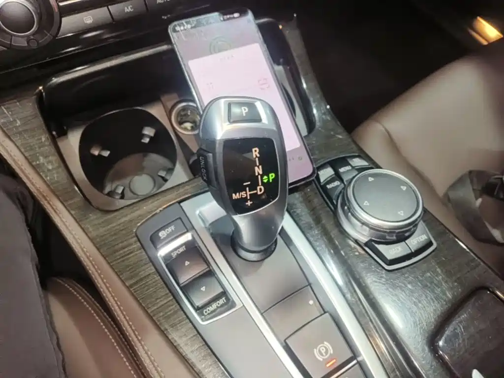 BMW 5 Series 2016 — фото 14