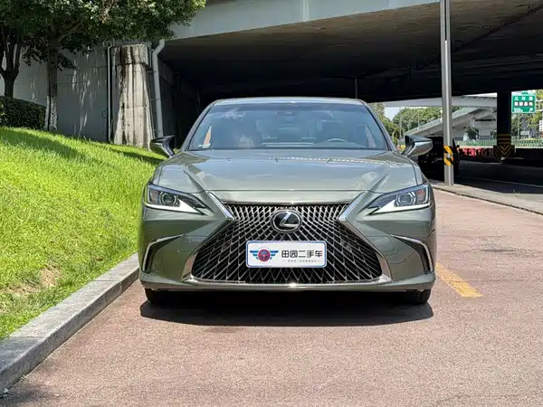 Lexus ES 2023