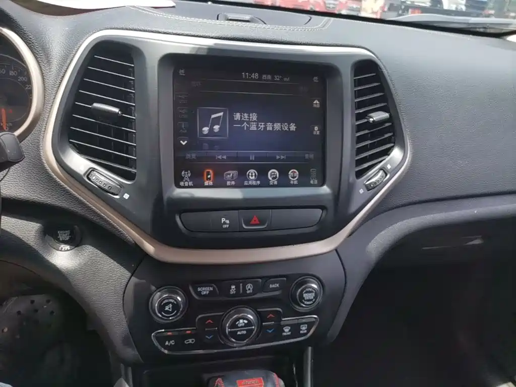 Jeep Cherokee 2019 — фото 13