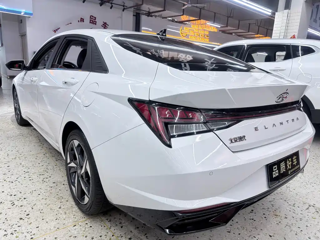 Hyundai Elantra 2022