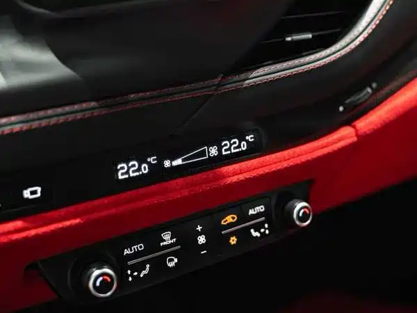 Ferrari F8 2021