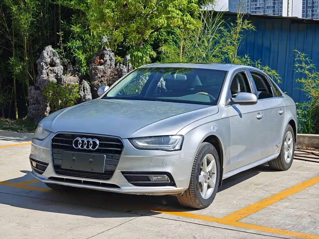 Audi A4L 2012