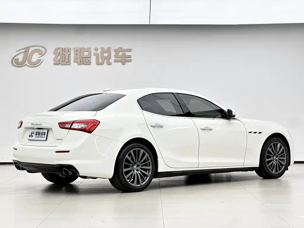 Maserati Ghibli 2019 — фото 11